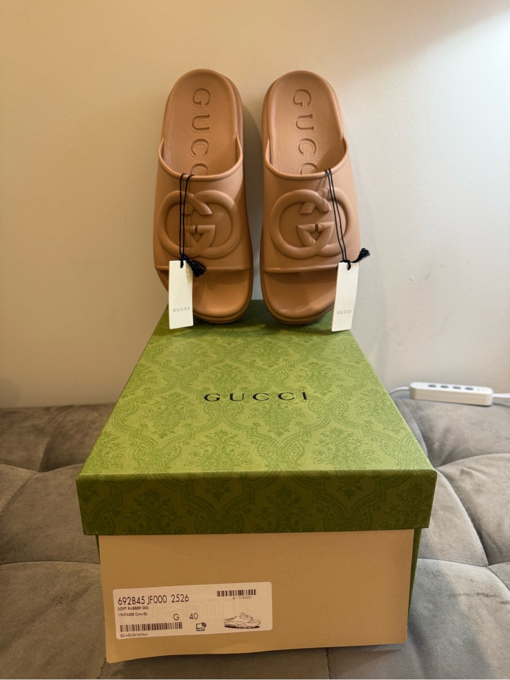 Gucci Vintage Camel GG Logo Rubber Slide Sandals - Picture 16 of 16